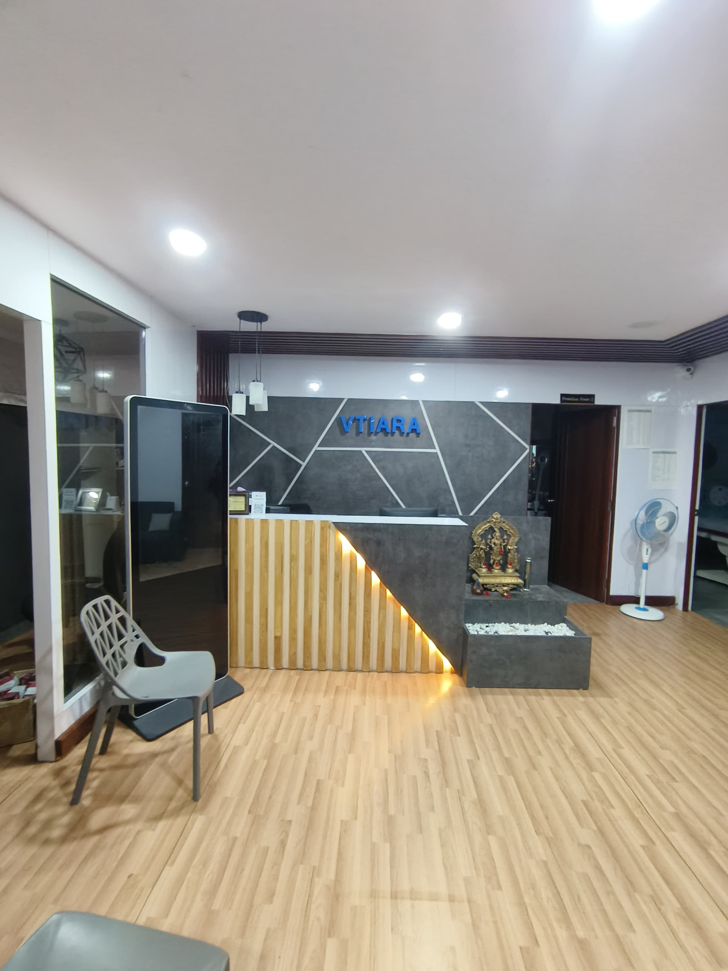 VTIARA Clinic reception desk in Bangalore